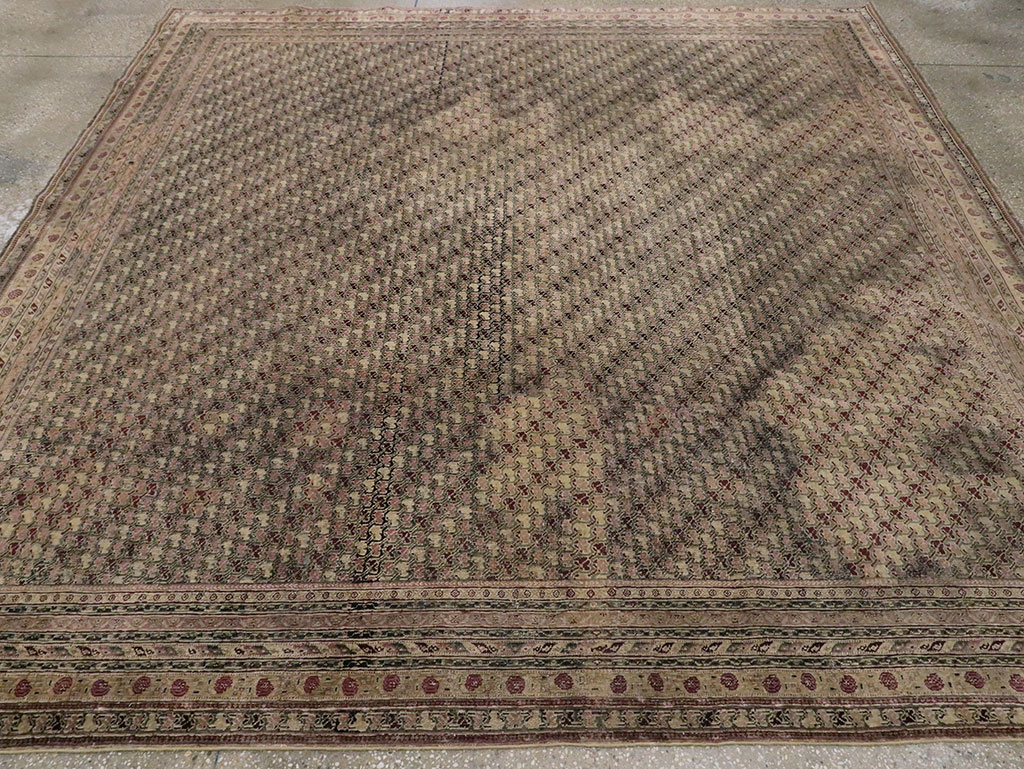 Antique Indian Agra Square Carpet, No.8541 - Galerie Shabab