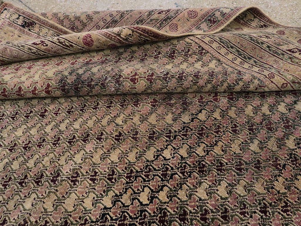 Antique Indian Agra Square Carpet, No.8541 - Galerie Shabab