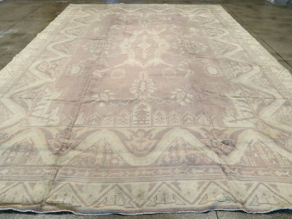 Vintage European Oushak Large Carpet, No.8600 - Galerie Shabab