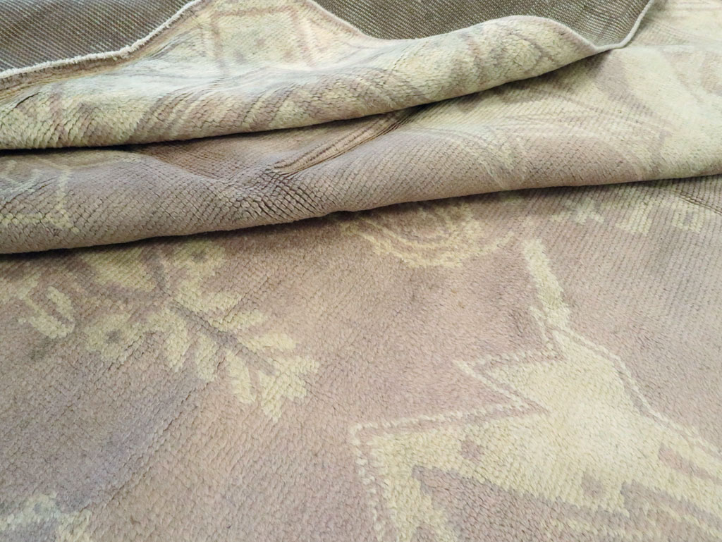 Vintage European Oushak Large Carpet, No.8600 - Galerie Shabab