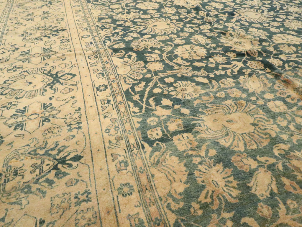 Antique Persian Sarouk Carpet, No.8616 - Galerie Shabab
