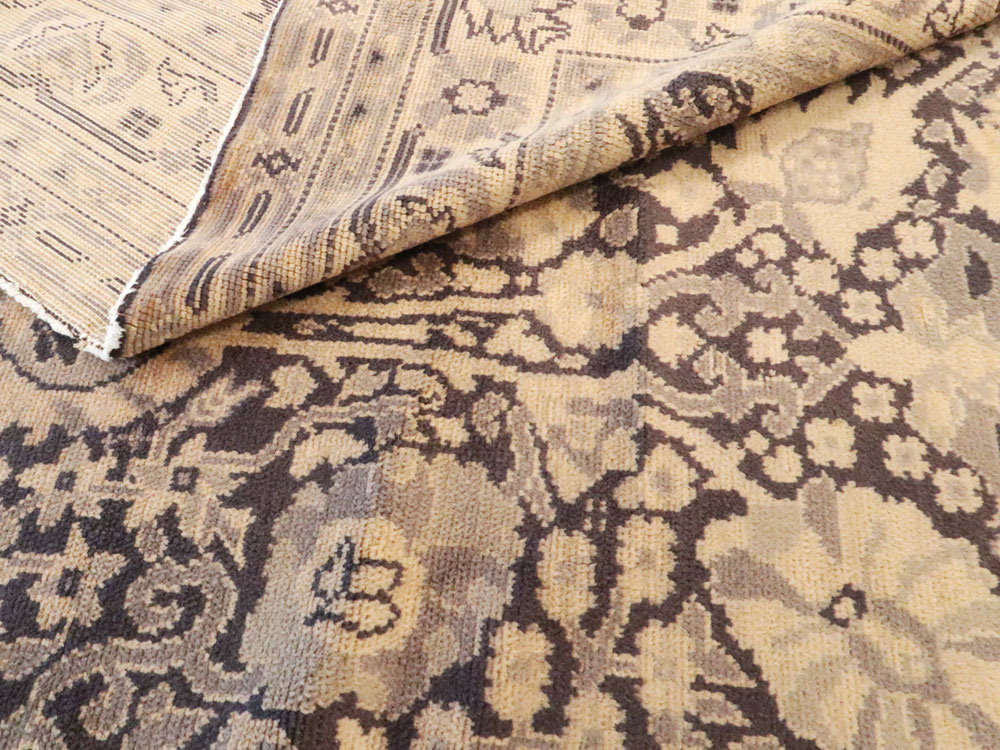 Vintage Indian Lahore Accent Carpet, No.8702 - Galerie Shabab