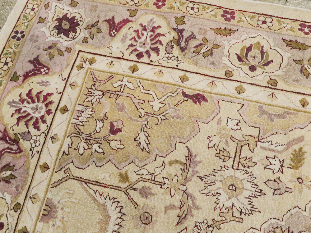Antique Indian Agra Carpet, No.8730 - Galerie Shabab