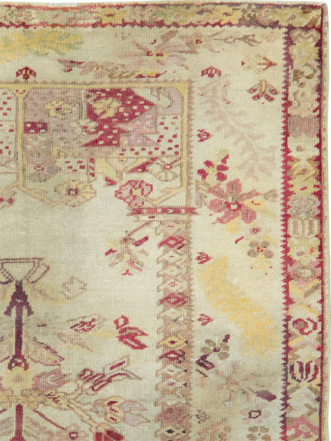 Antique Turkish Ghiordes Rug, No.8740 - Galerie Shabab