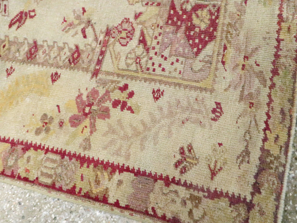 Antique Turkish Ghiordes Rug, No.8740 - Galerie Shabab