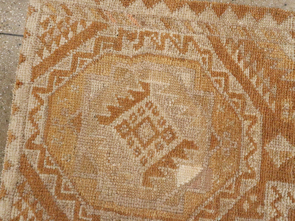 Vintage Turkish Oushak Rug, No.8762 - Galerie Shabab