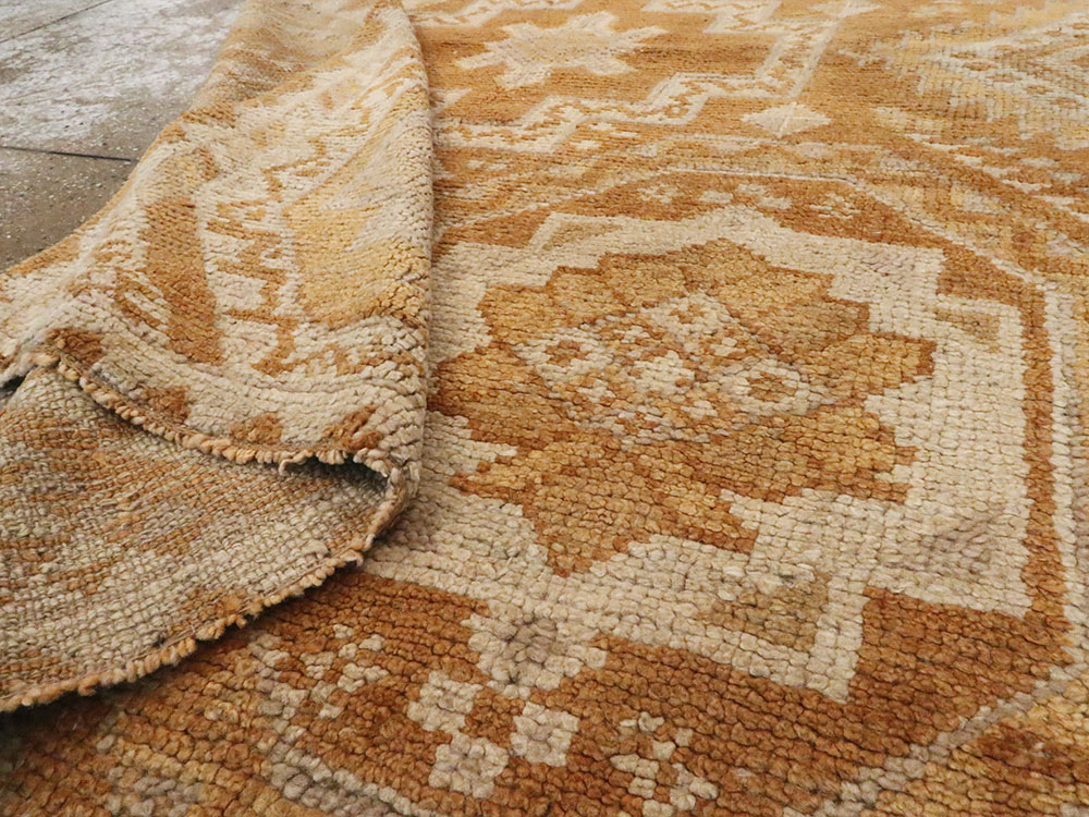 Vintage Turkish Oushak Rug, No.8762 - Galerie Shabab