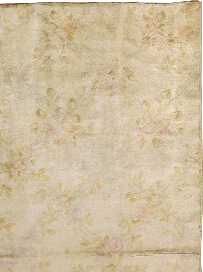 Vintage European Savonnerie Carpet, No.8783 - Galerie Shabab