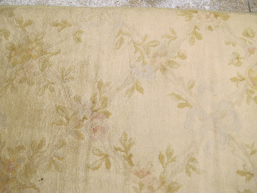 Vintage European Savonnerie Carpet, No.8783 - Galerie Shabab