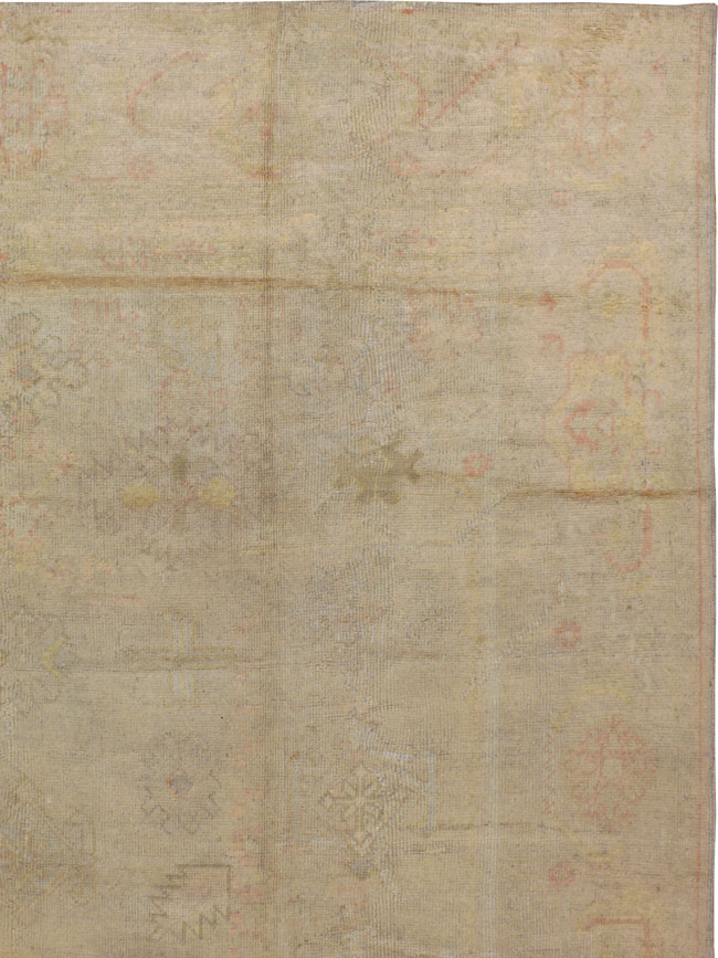 An Oushak Carpet, No.8813 - Galerie Shabab