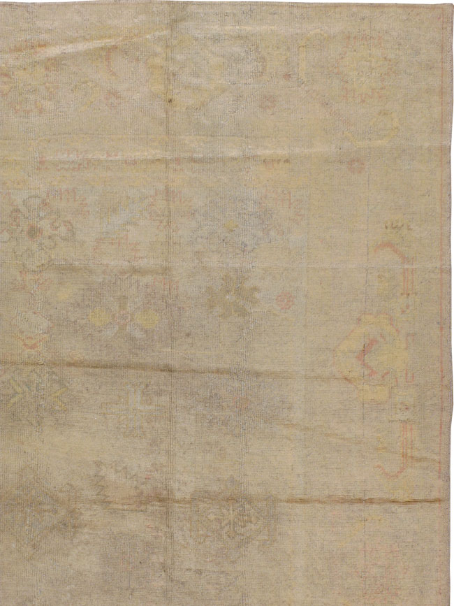 An Oushak Carpet, No.8813 - Galerie Shabab