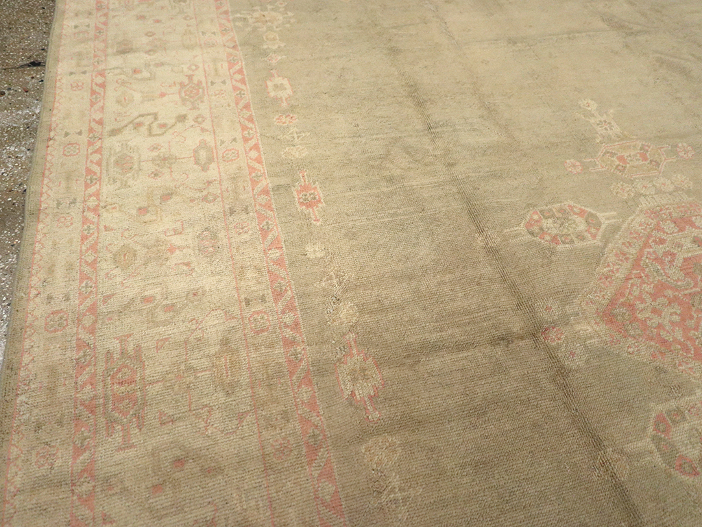 Antique Turkish Oushak Carpet, No.8850 - Galerie Shabab