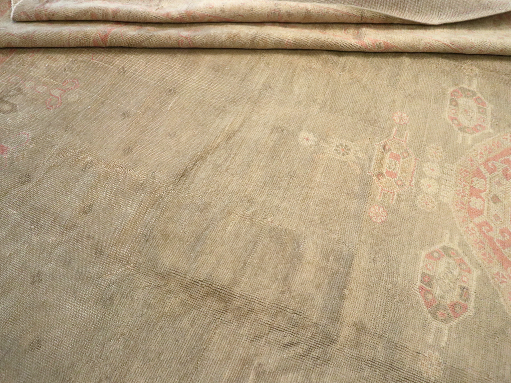 Antique Turkish Oushak Carpet, No.8850 - Galerie Shabab