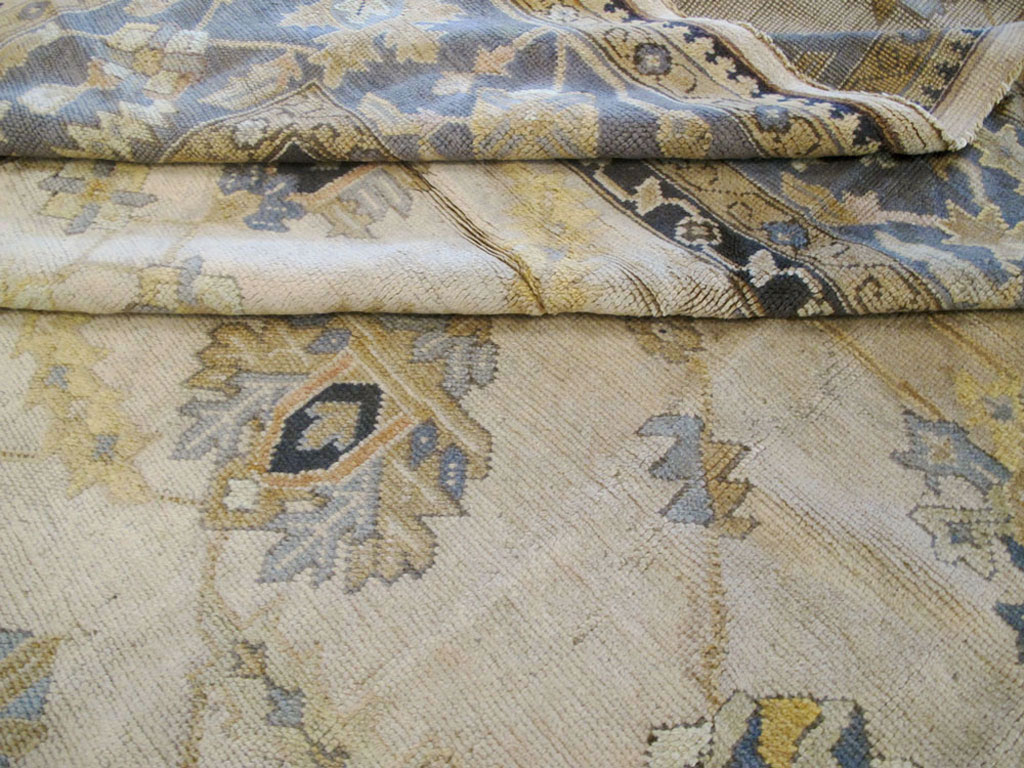 Antique Turkish Oushak Carpet, No.8859 - Galerie Shabab