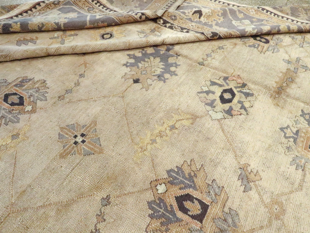 Antique Turkish Oushak Carpet, No.8859 - Galerie Shabab