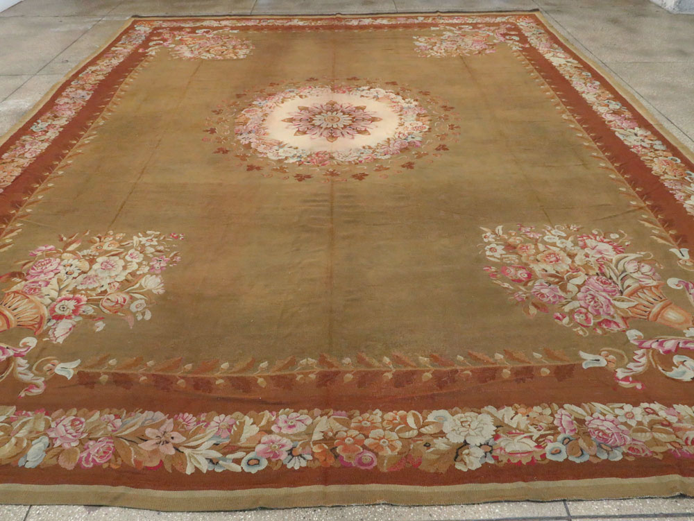 Antique French Aubusson Carpet, No.8866 - Galerie Shabab