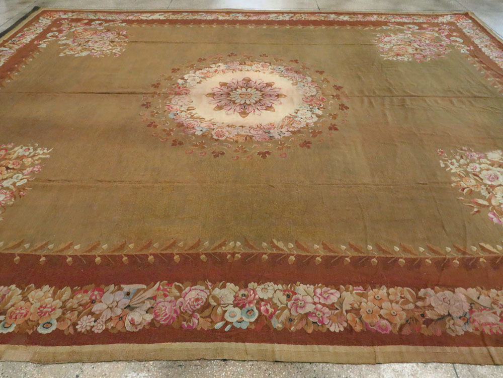 Antique French Aubusson Carpet, No.8866 - Galerie Shabab