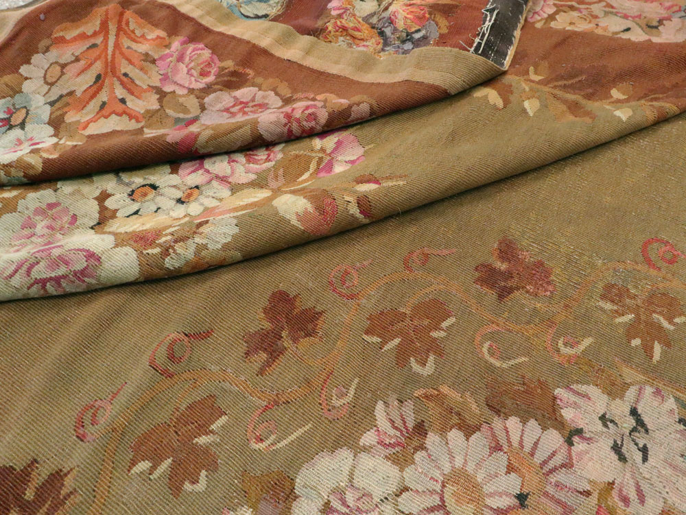 Antique French Aubusson Carpet, No.8866 - Galerie Shabab