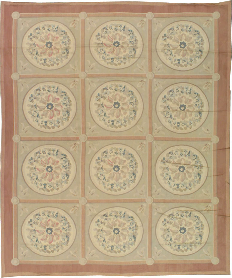 Modern Spanish Aubusson Small Room Size Carpet, No.8885 - Galerie Shabab