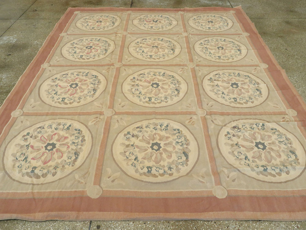 Modern Spanish Aubusson Small Room Size Carpet, No.8885 - Galerie Shabab