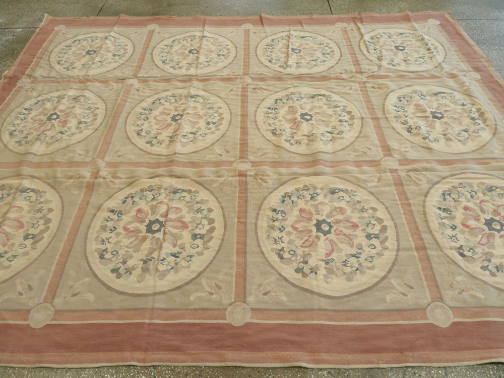 Modern Spanish Aubusson Small Room Size Carpet, No.8885 - Galerie Shabab