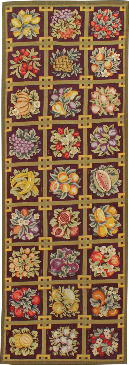 Vintage English Needlepoint Carpet, No.8899 - Galerie Shabab