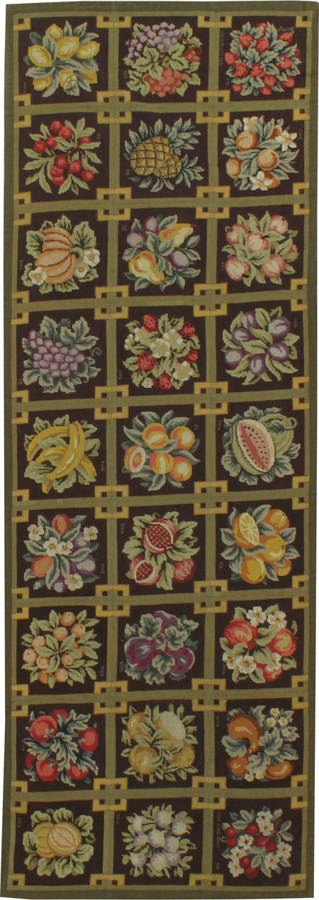Vintage English Needlepoint Carpet, No.8899 - Galerie Shabab