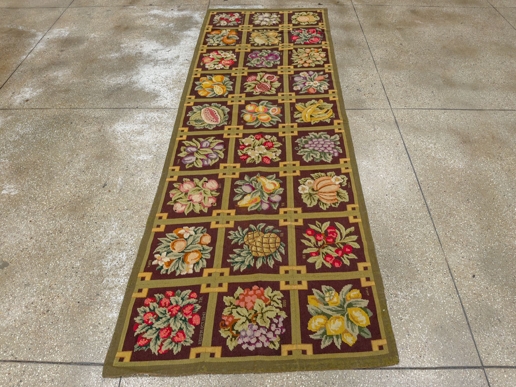 Vintage English Needlepoint Carpet, No.8899 - Galerie Shabab