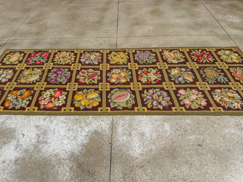 Vintage English Needlepoint Carpet, No.8899 - Galerie Shabab