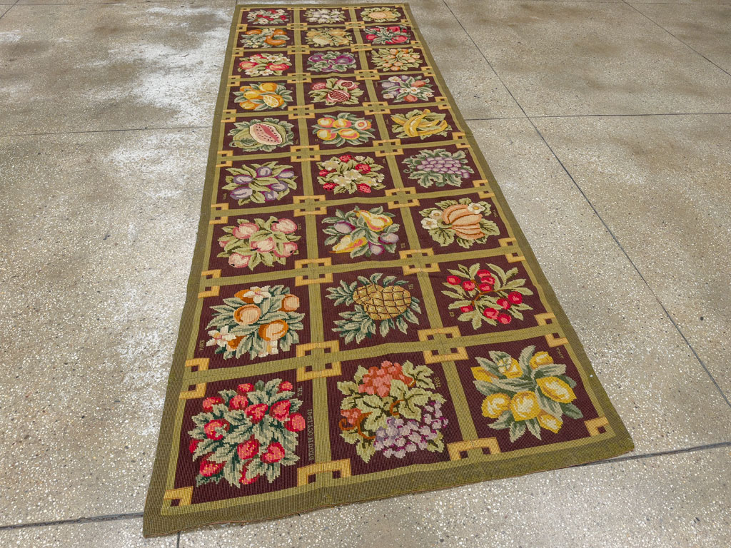 Vintage English Needlepoint Carpet, No.8899 - Galerie Shabab