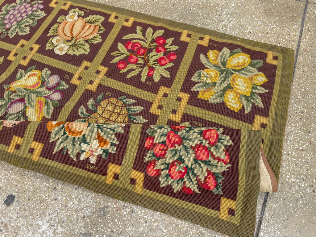 Vintage English Needlepoint Carpet, No.8899 - Galerie Shabab