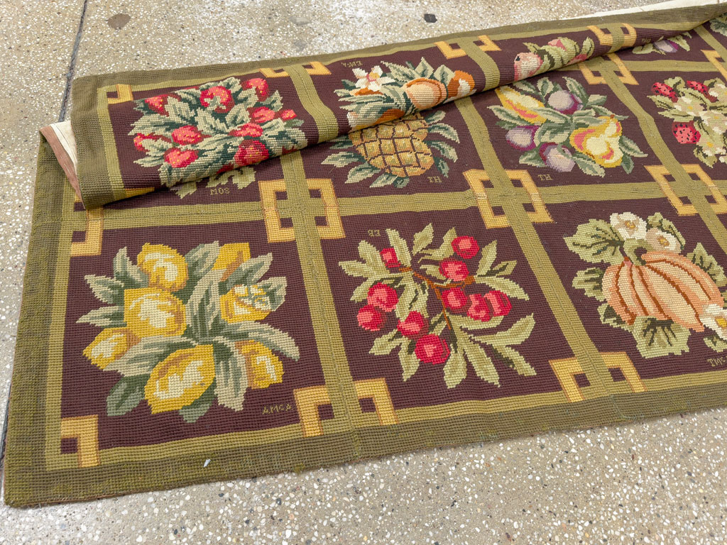 Vintage English Needlepoint Carpet, No.8899 - Galerie Shabab