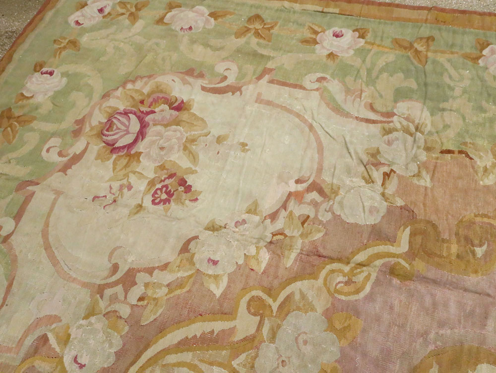 Antique French Aubusson Carpet, No.8909 - Galerie Shabab