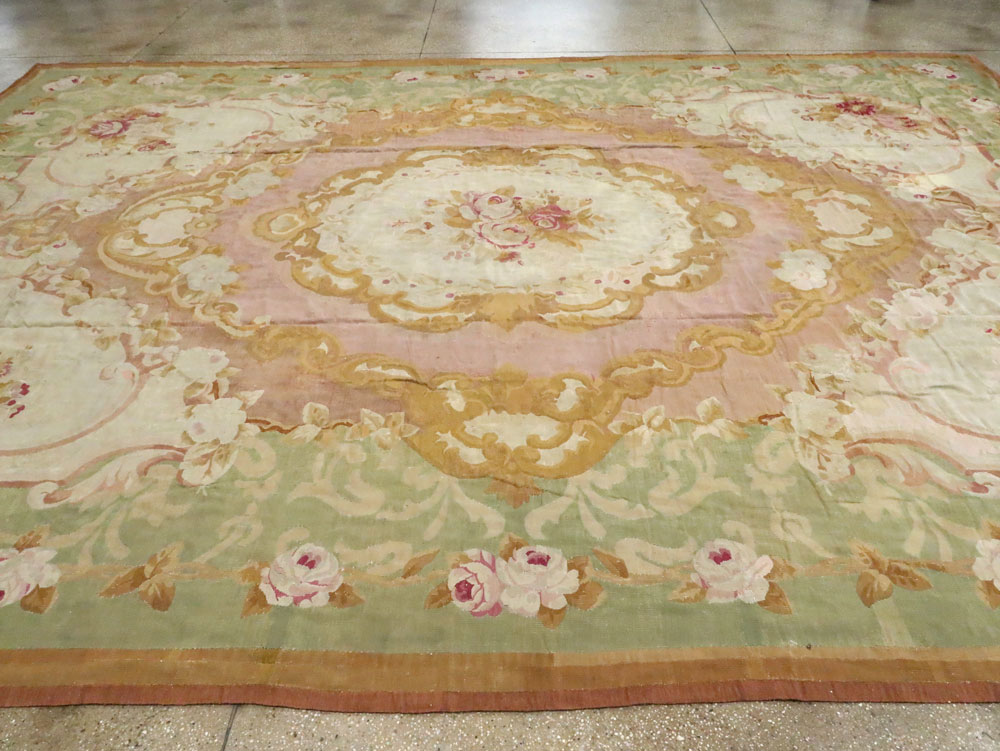 Antique French Aubusson Carpet, No.8909 - Galerie Shabab