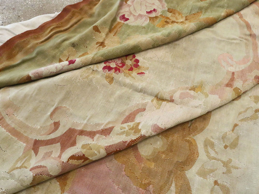 Antique French Aubusson Carpet, No.8909 - Galerie Shabab