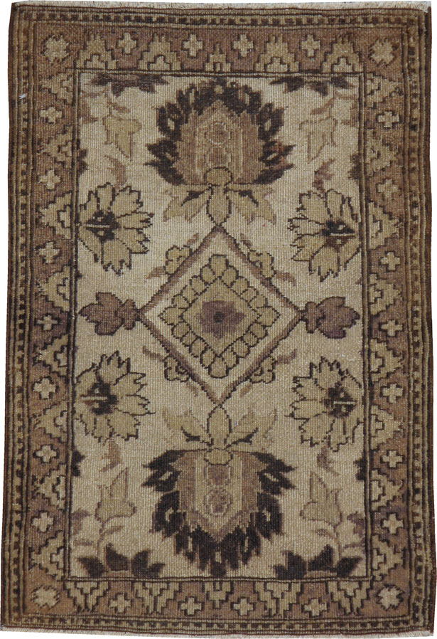 Antique Indian Agra Rug, No.9067 - Galerie Shabab