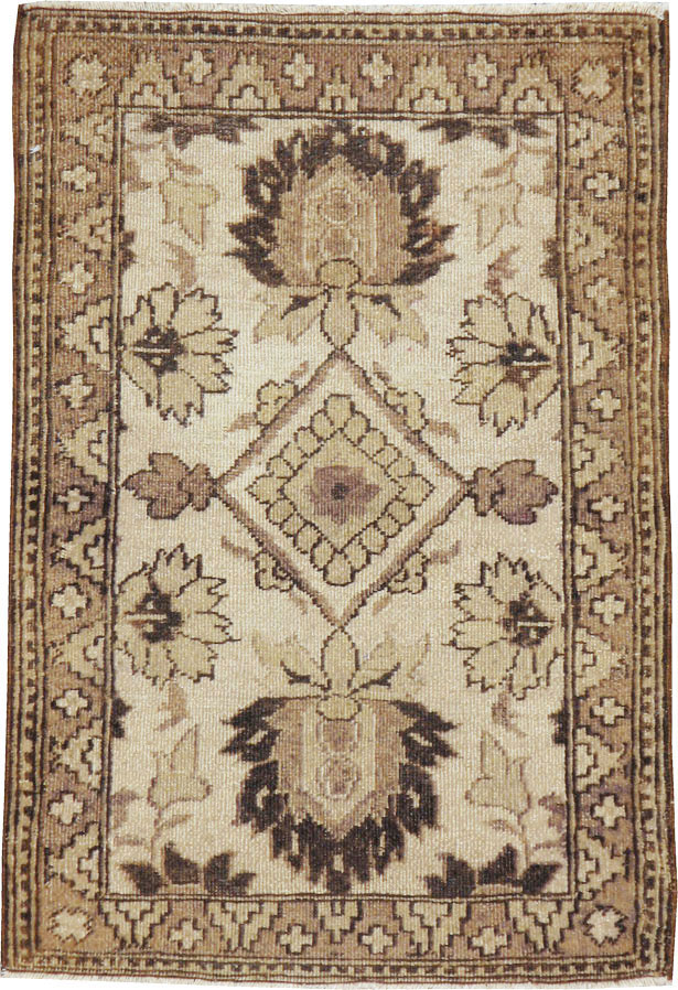 Antique Indian Agra Rug, No.9067 - Galerie Shabab