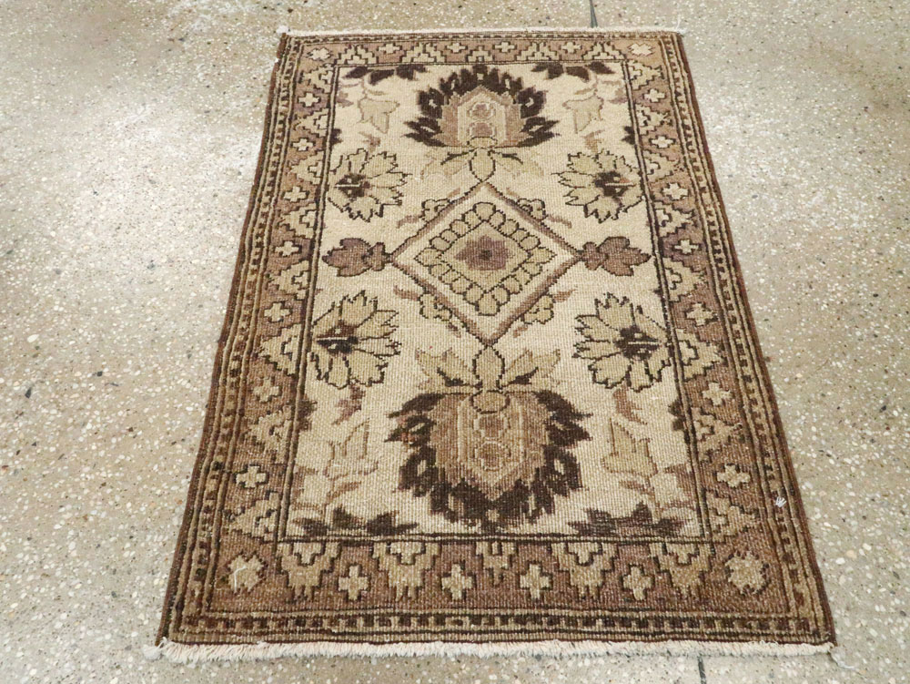 Antique Indian Agra Rug, No.9067 - Galerie Shabab