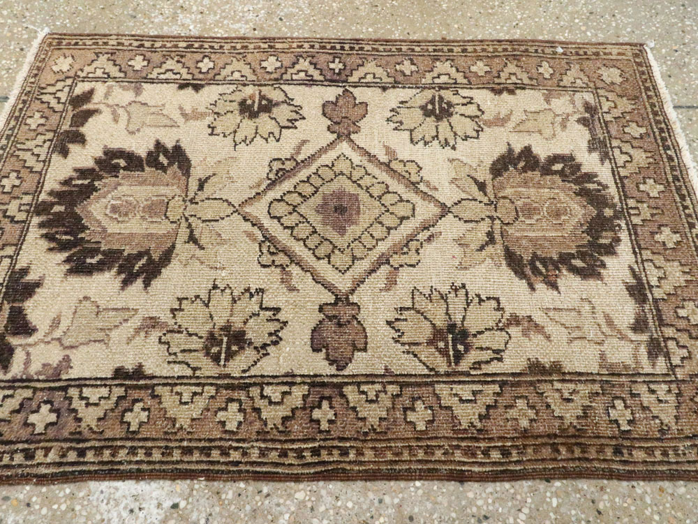 Antique Indian Agra Rug, No.9067 - Galerie Shabab