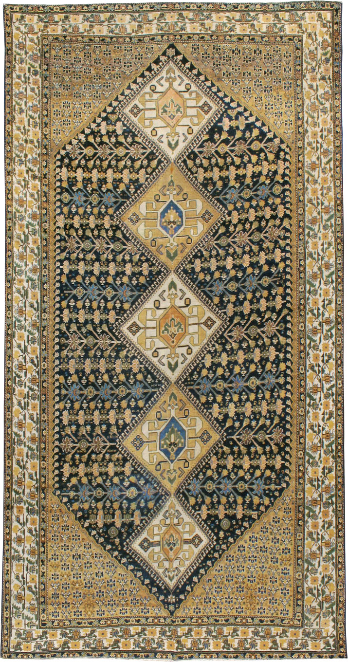 Antique Persian Shiraz Gallery Carpet, No.9147 - Galerie Shabab