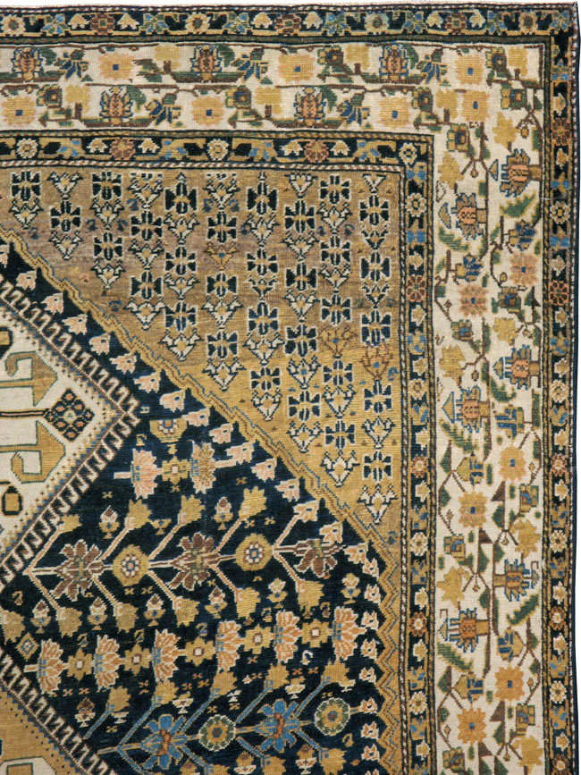 Antique Persian Shiraz Gallery Carpet, No.9147 - Galerie Shabab