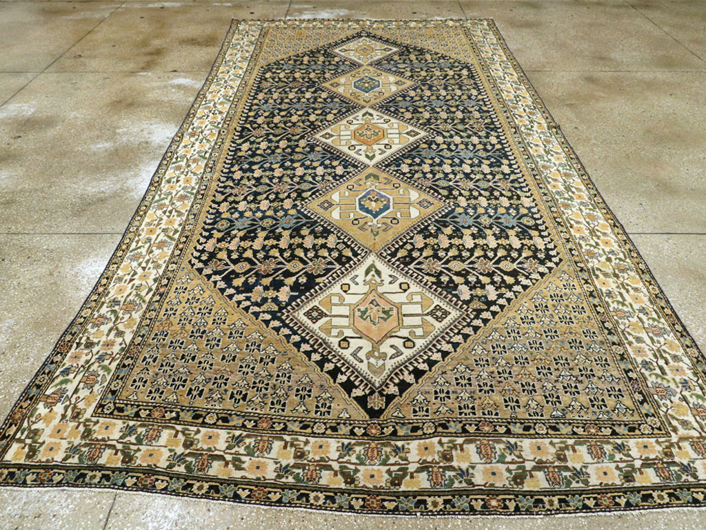 Antique Persian Shiraz Gallery Carpet, No.9147 - Galerie Shabab