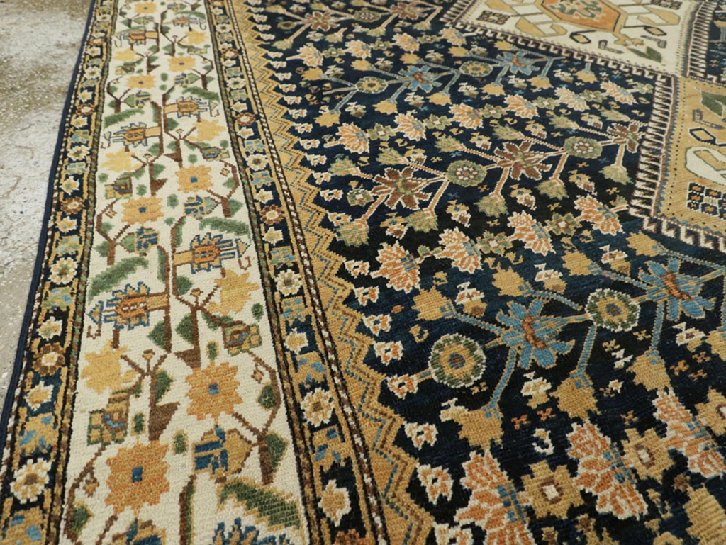 Antique Persian Shiraz Gallery Carpet, No.9147 - Galerie Shabab