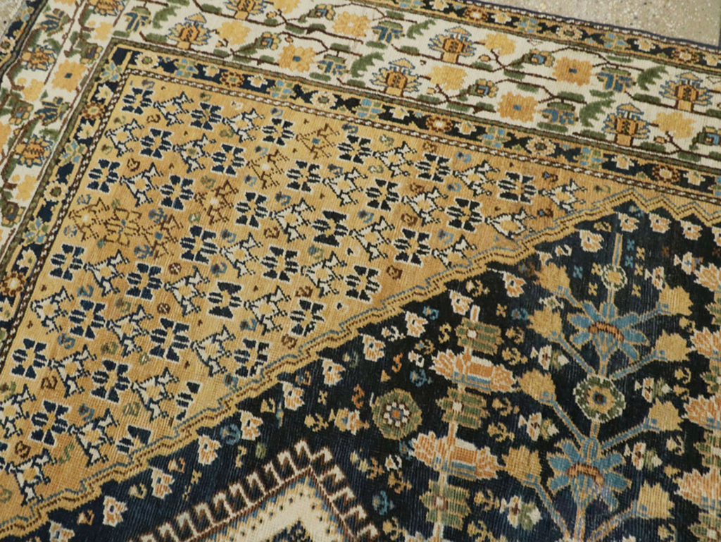 Antique Persian Shiraz Gallery Carpet, No.9147 - Galerie Shabab