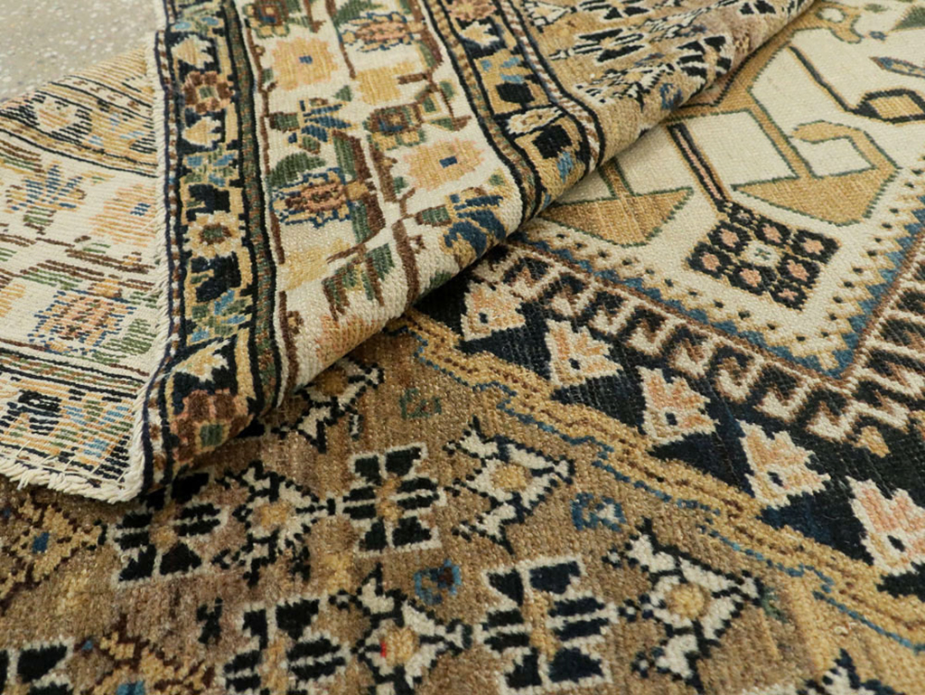 Antique Persian Shiraz Gallery Carpet, No.9147 - Galerie Shabab