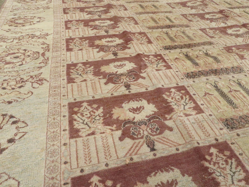 Antique Persian Dorokhsh Carpet, No.9152 - Galerie Shabab