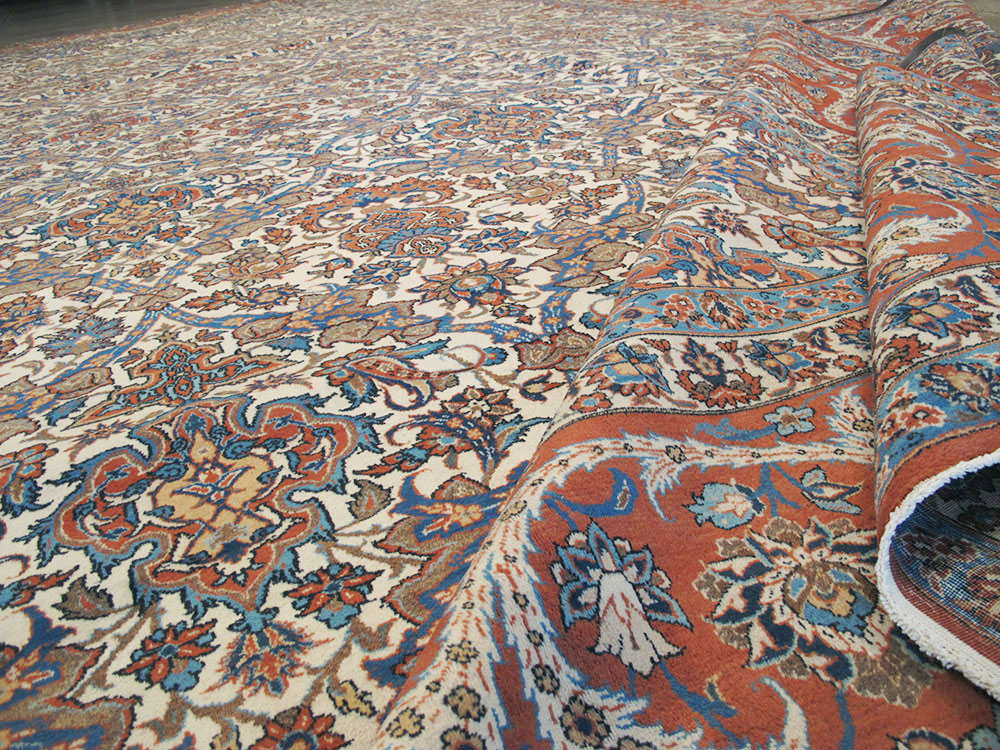Vintage Persian Isfahan Carpet, No.9238 - Galerie Shabab