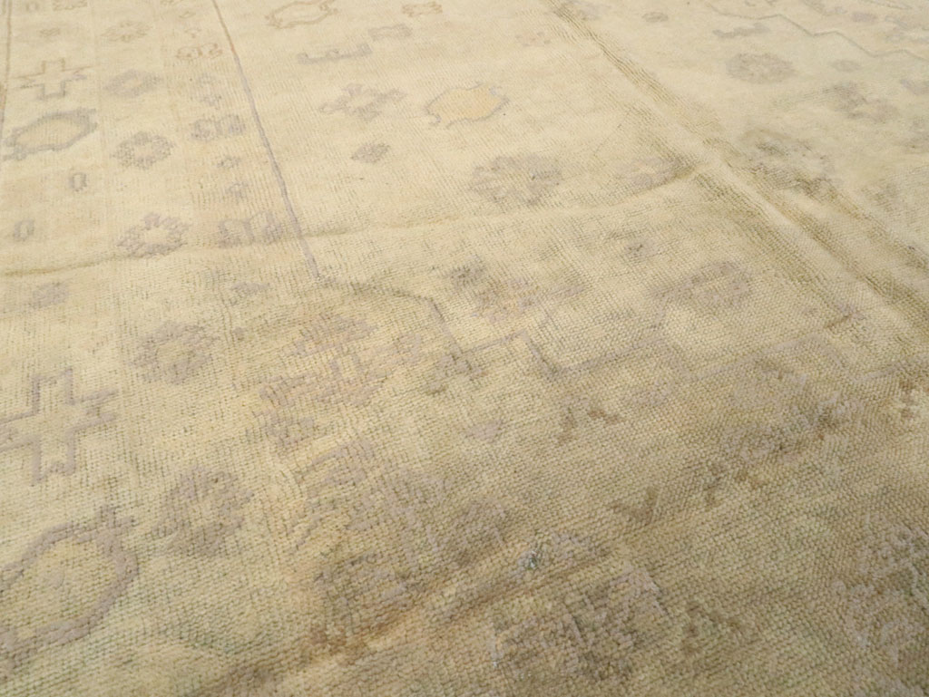 Antique Turkish Oushak Carpet, No.9277 - Galerie Shabab