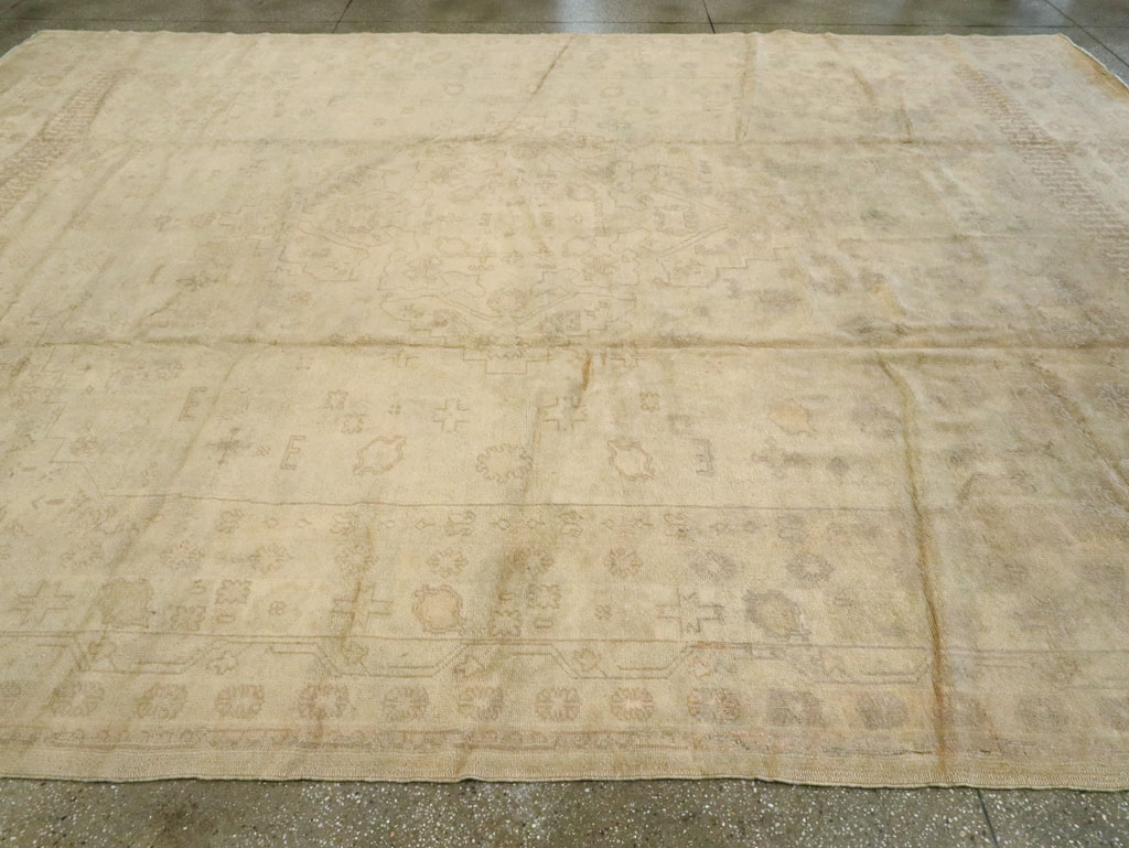 Antique Turkish Oushak Carpet, No.9277 - Galerie Shabab