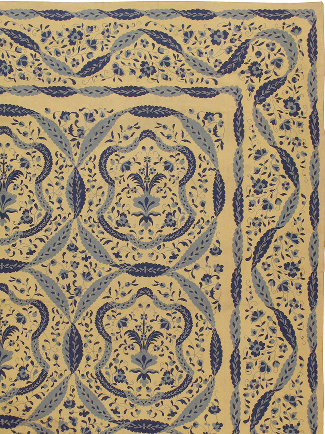 Vintage English Needlepoint Carpet, No.9279 - Galerie Shabab